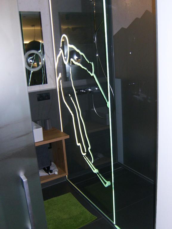 Royal Waldfeld Apartman Mayrhofen Szoba fotó